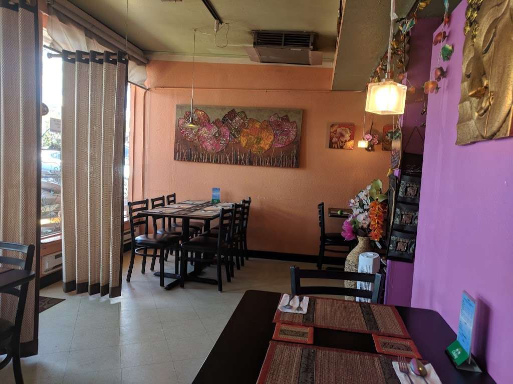 Julies Thai Kitchen | 138 Main St, Lyons, CO 80540, USA | Phone: (303) 823-2327