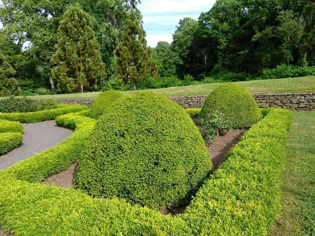 Deep Cut Gardens Parking Lot Red Hill Rd Middletown Nj 07748 Usa