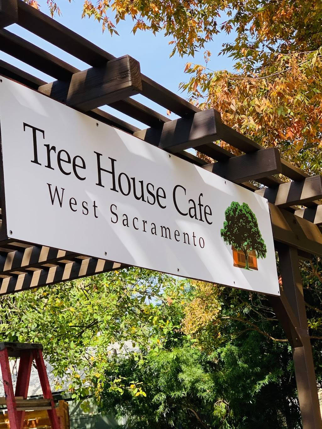 Tree House Cafe - West Sacramento Riverfront | 630 3rd St, West Sacramento, CA 95605, USA | Phone: (916) 942-9229