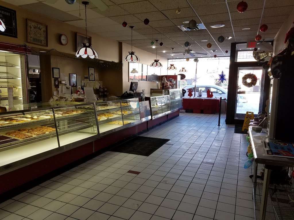 Larsen Bakery Inc | 3311 Washington Ave, Racine, WI 53405, USA | Phone: (262) 633-4298