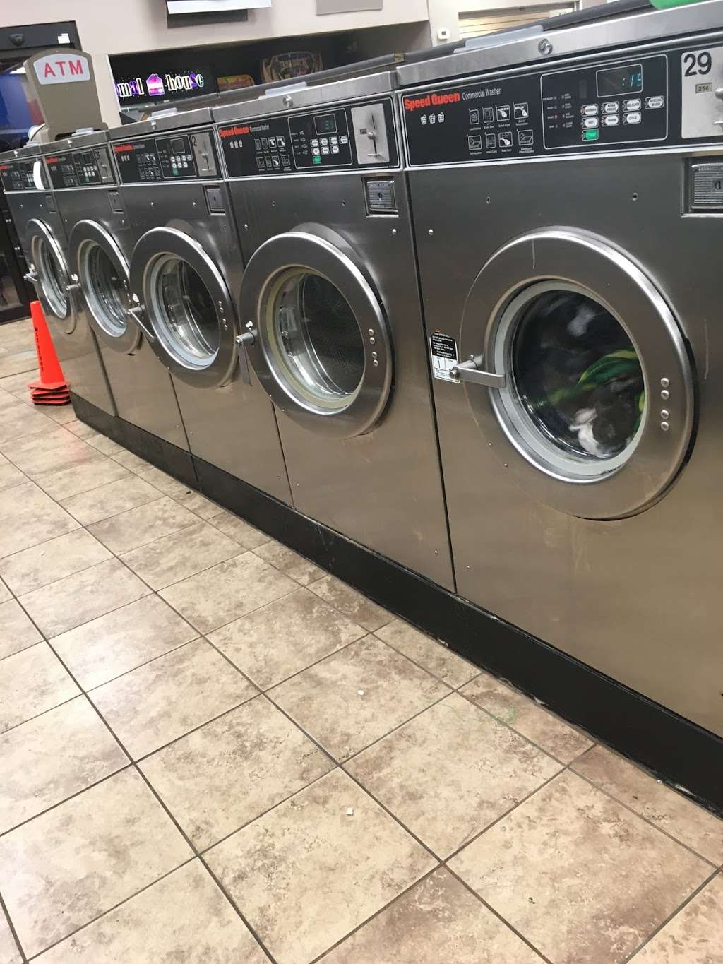 Laundry & Tan Connection | 545 S Rural St, Indianapolis, IN 46203, USA | Phone: (317) 632-8897