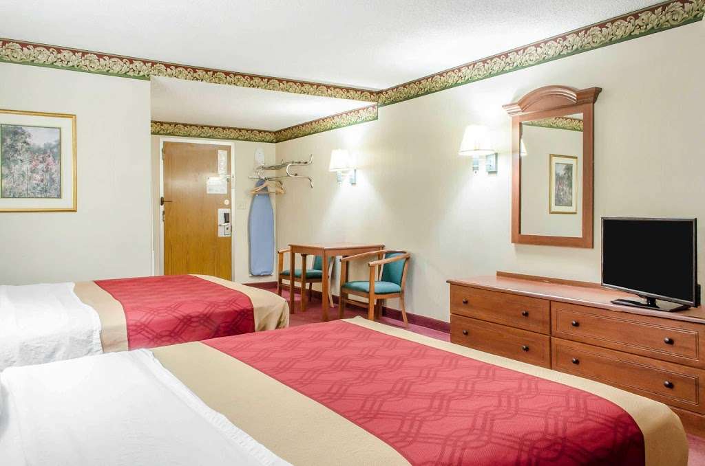 Econo Lodge | 222 Arsenal Rd, York, PA 17402, USA | Phone: (717) 843-9970