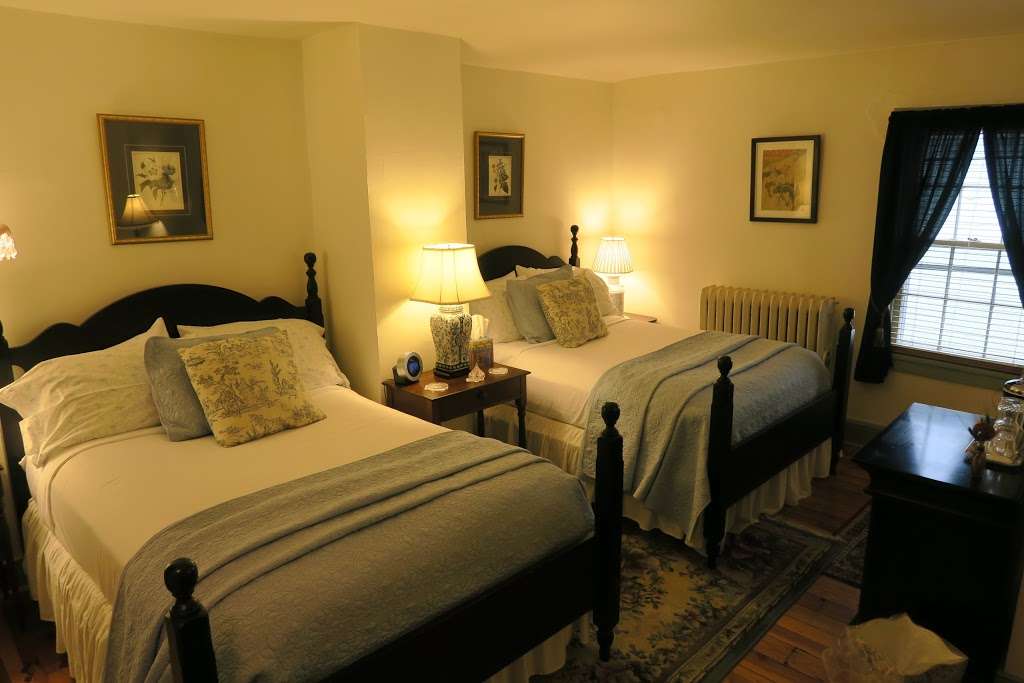 Thomas Shepherd Inn | 300 W German St, Shepherdstown, WV 25443, USA | Phone: (304) 876-3715