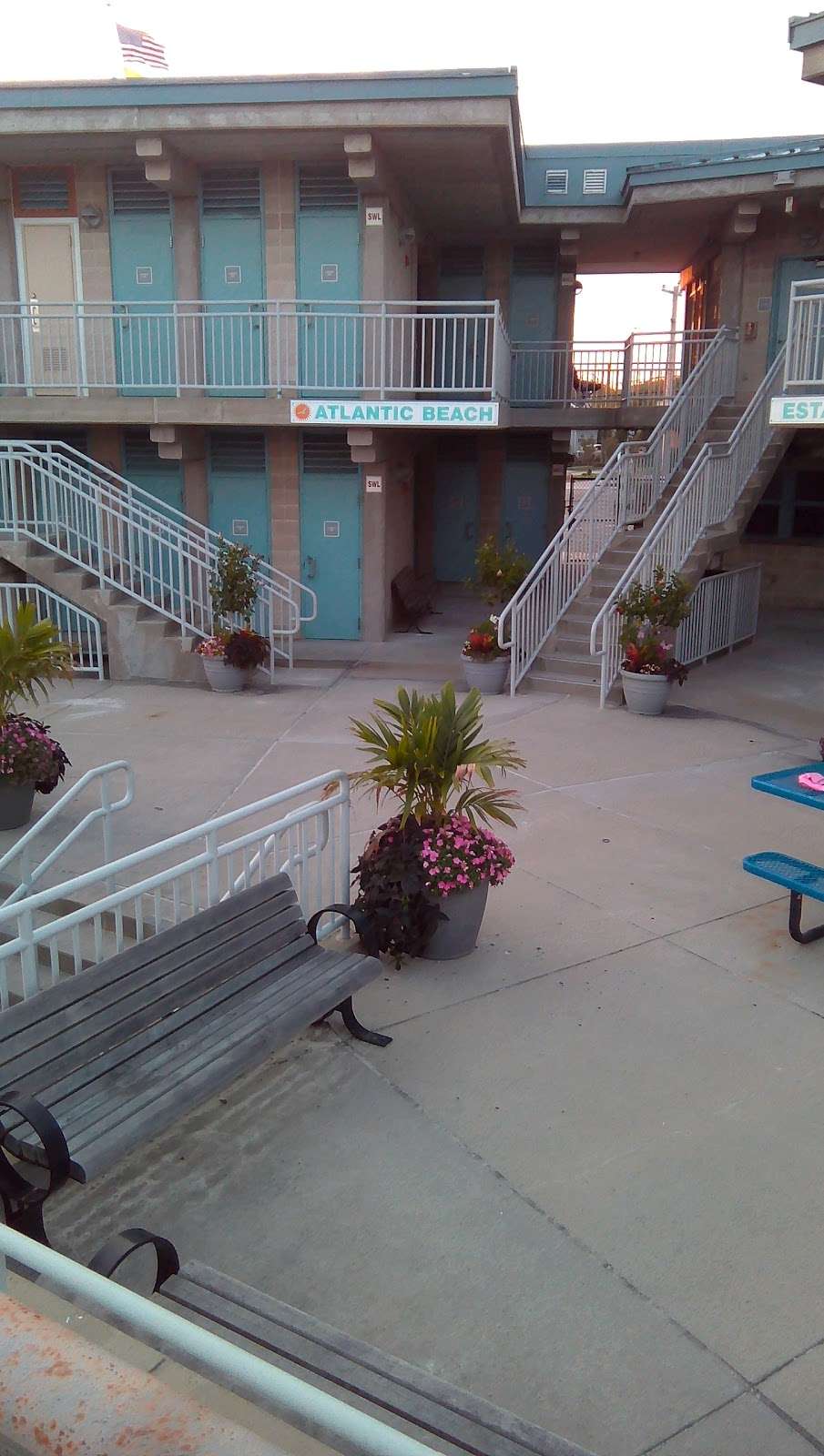 Clear Water Beach Club | 1875 Ocean Blvd, Atlantic Beach, NY 11509, USA | Phone: (516) 239-5511