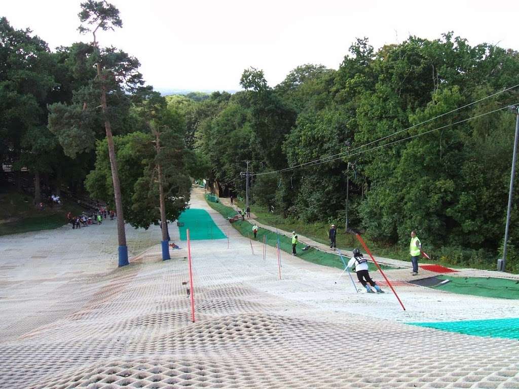 Brentwood Park Ski & Snowboard Centre | Warley Gap, Warley, Brentwood CM13 3DP, UK | Phone: 01277 211994