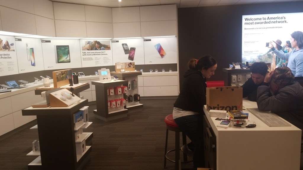 Verizon | 3330 Mall Loop Dr, Joliet, IL 60431 | Phone: (815) 439-5100