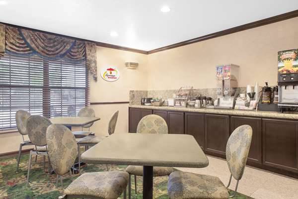 Super 8 by Wyndham Corpus Christi | 902 North Navigation Blvd, Corpus Christi, TX 78408, USA | Phone: (361) 888-8333