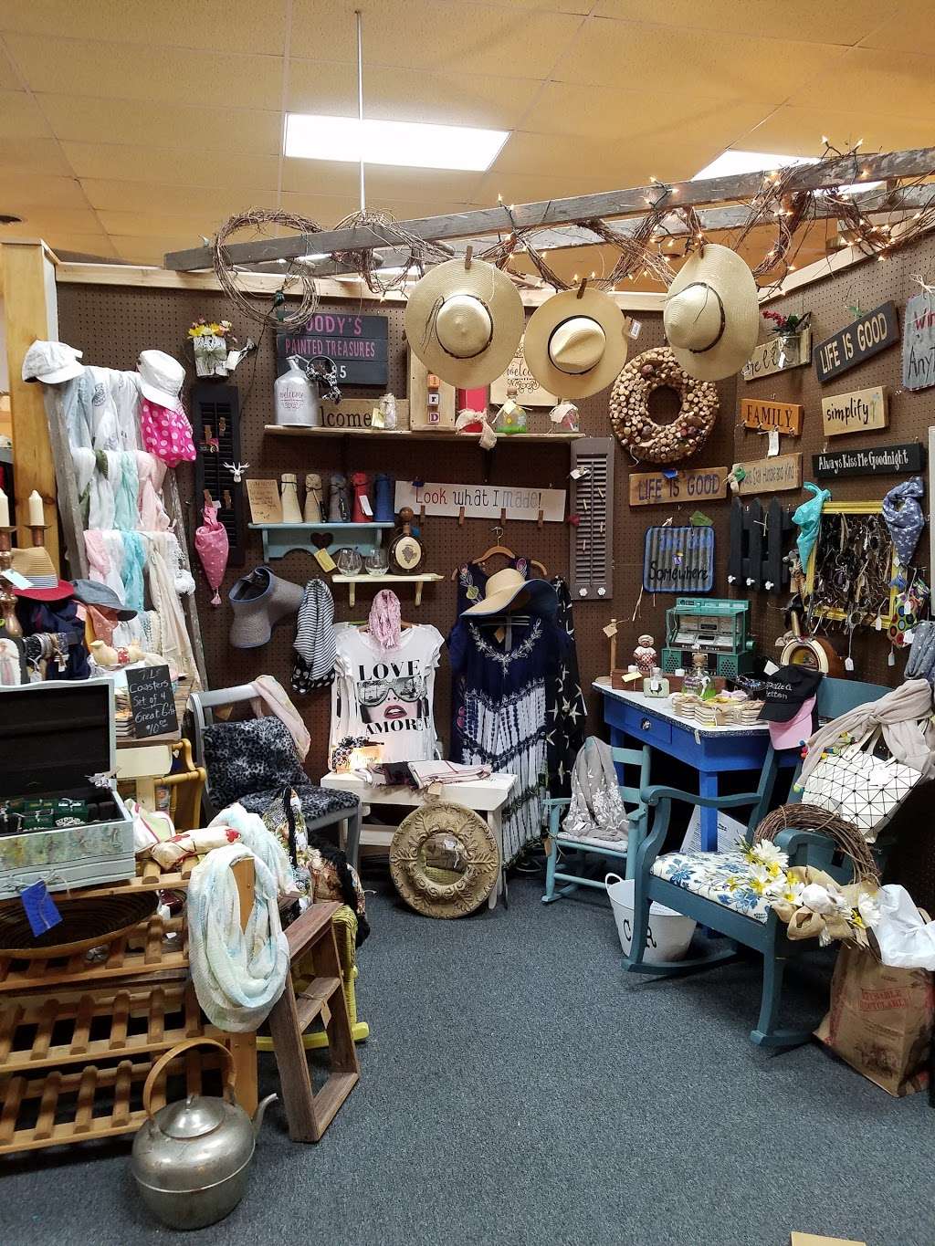 Great Lakes Antiques Boutique | 41055 N. IL Rte. 83, Antioch, IL 60002 | Phone: (847) 838-0437