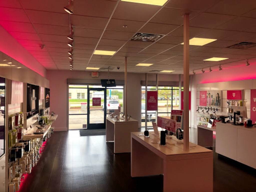 T-Mobile | 7335 Good Hope Rd Suite 500, Milwaukee, WI 53223, USA | Phone: (414) 455-0798