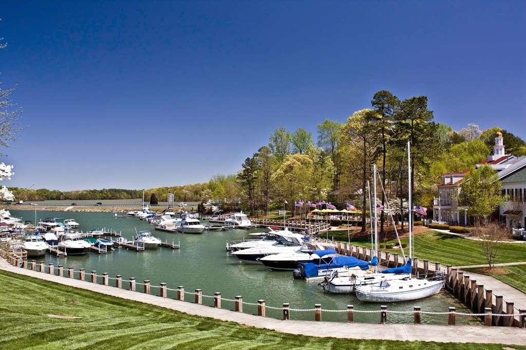 Lake Norman Co Marinas | 100 N Harbor Pl Dr, Davidson, NC 28036, USA | Phone: (704) 892-4619