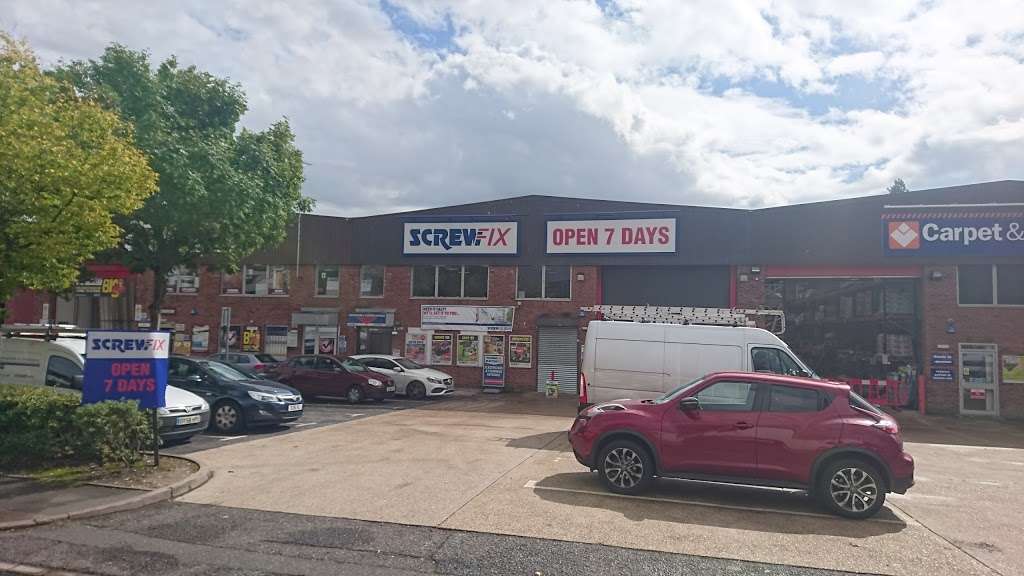 Screwfix | 73, Capitol Industrial Park, Colindale Ave, London NW9 0EQ, UK | Phone: 0333 011 2112