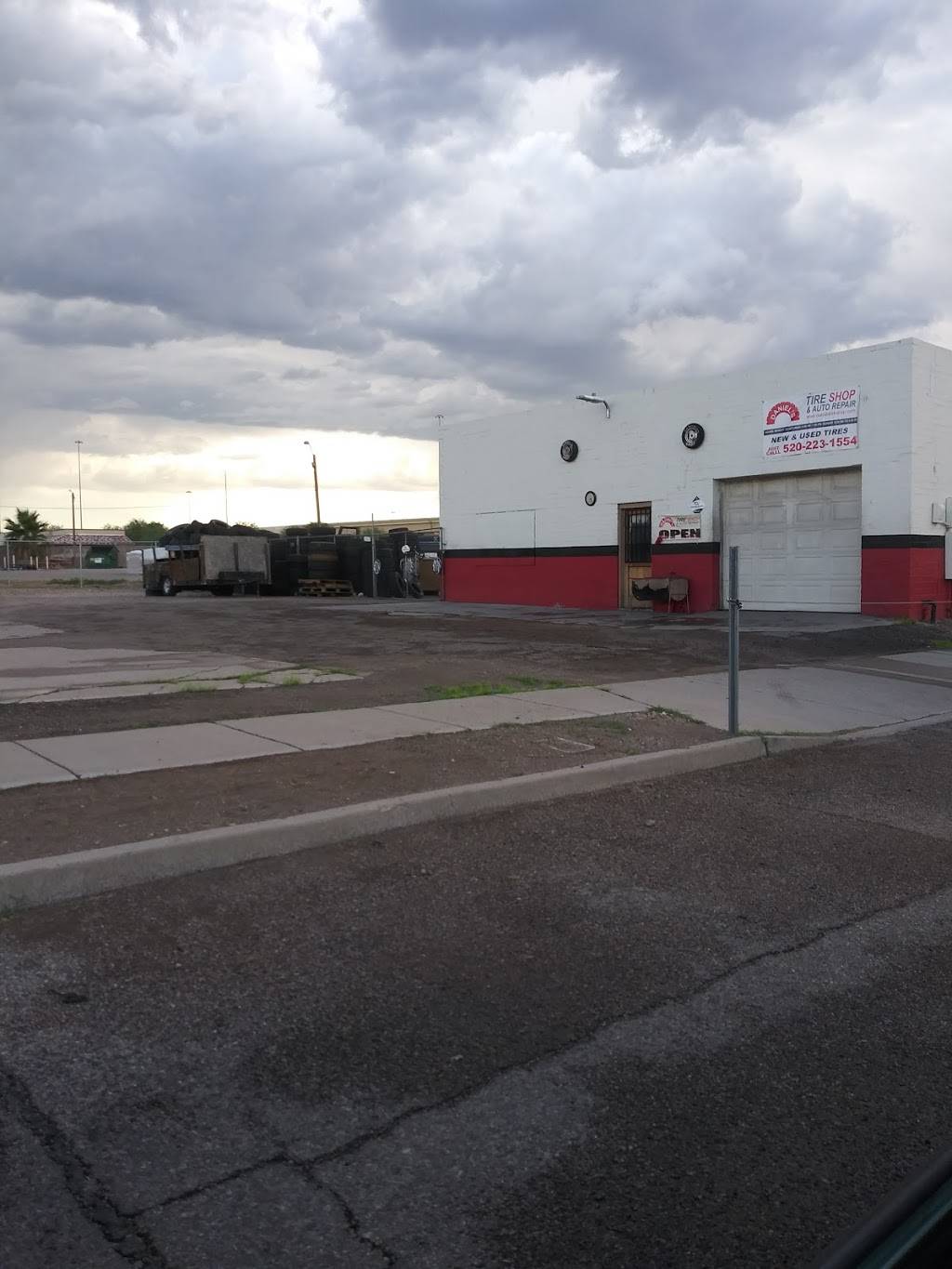 Daniels Tire Shop | 405 W 32nd St, Tucson, AZ 85713, USA | Phone: (520) 223-1554