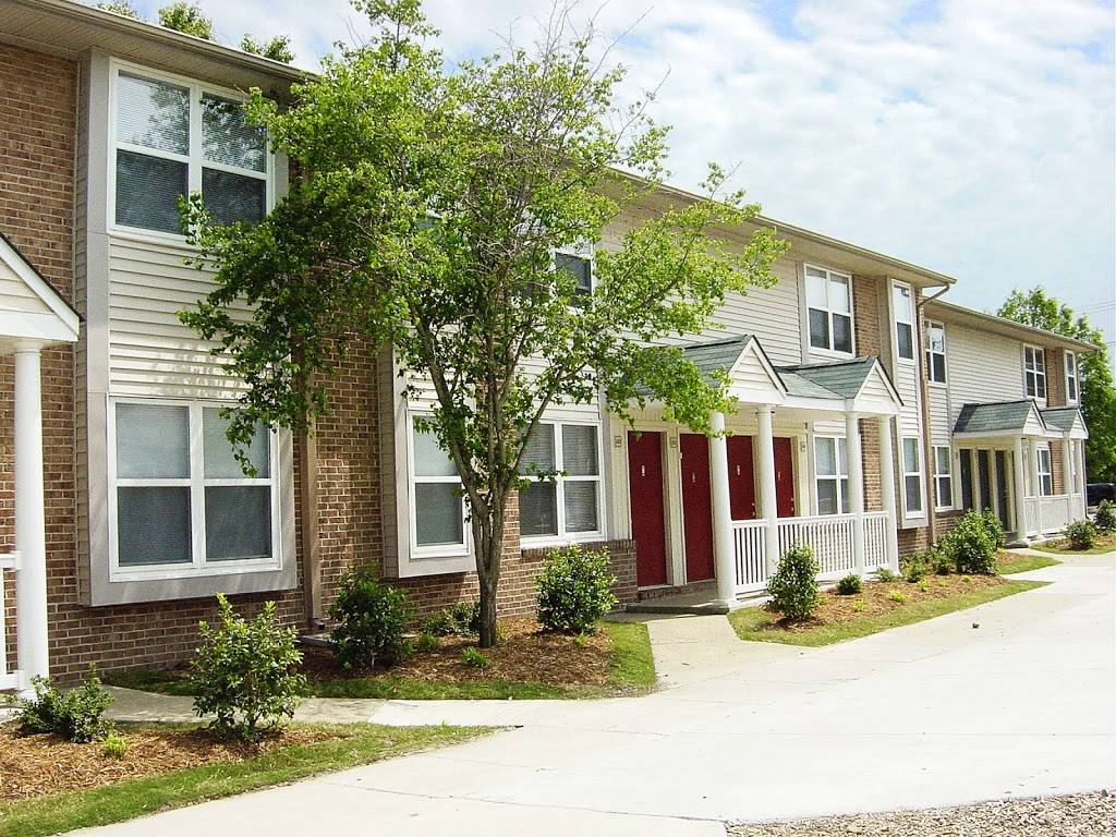 Lexington Park Apartments | 1225 Tidewater Dr, Norfolk, VA 23504 | Phone: (757) 625-3108