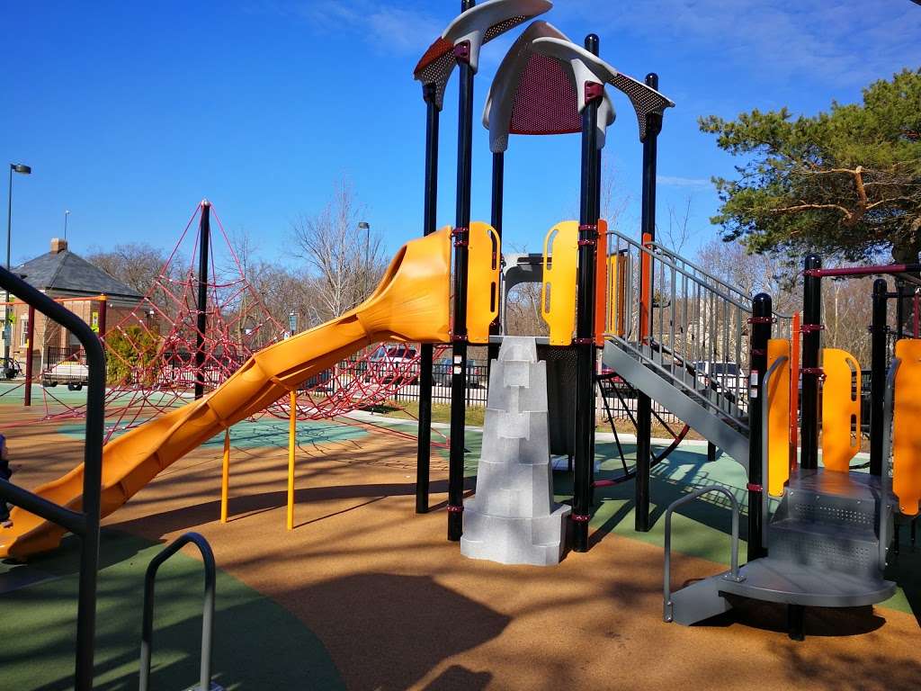 Hubbard Woods Park | 939 Old Green Bay Rd, Winnetka, IL 60093, USA | Phone: (847) 501-2040