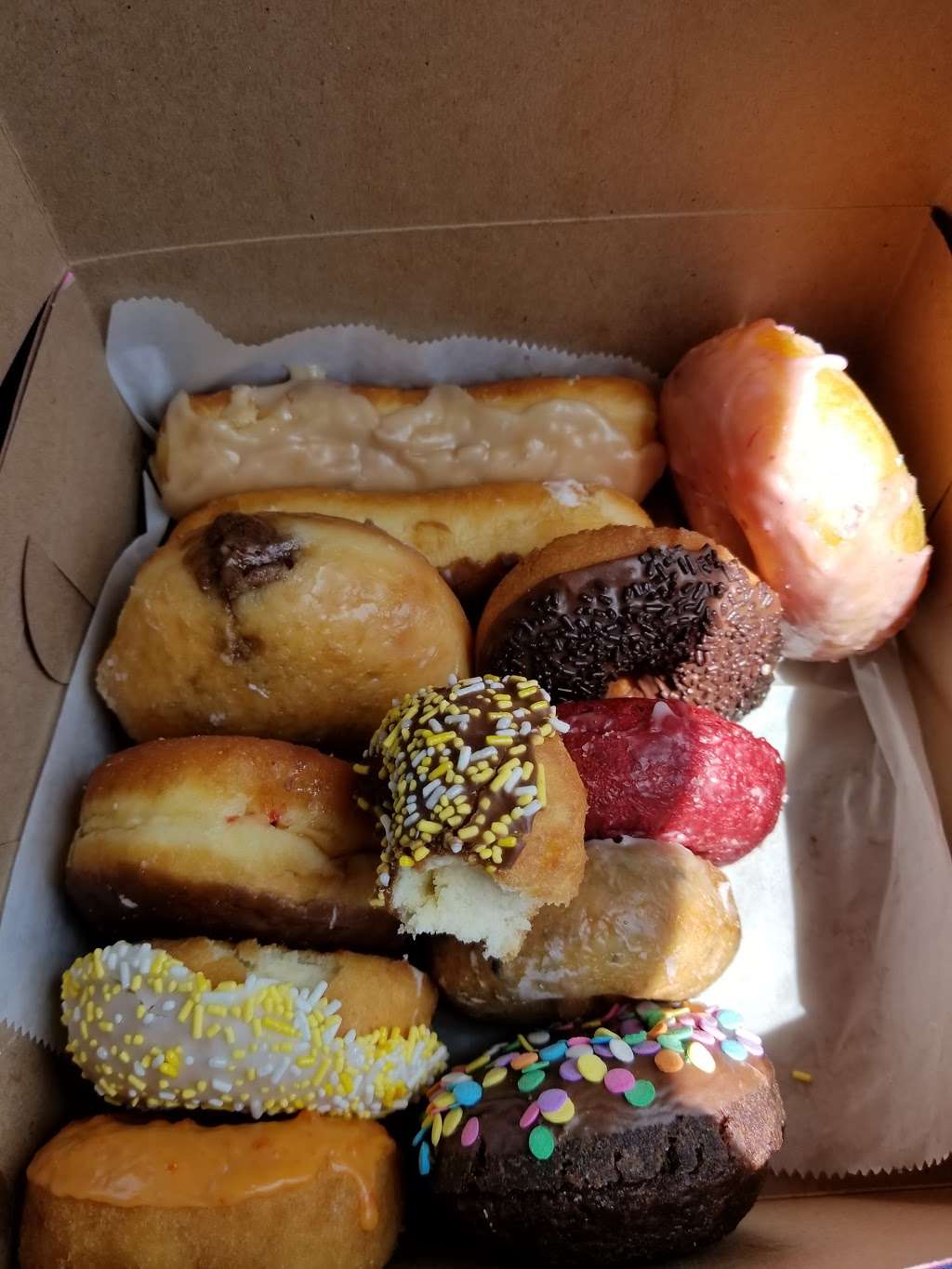 Country Donutz | 475 Jake Alexander Blvd W #105, Salisbury, NC 28147, USA | Phone: (980) 330-3420