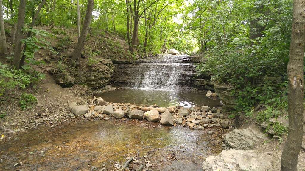 Blackhawk Waterfall | River Bend Bike Trail, South Elgin, IL 60177, USA