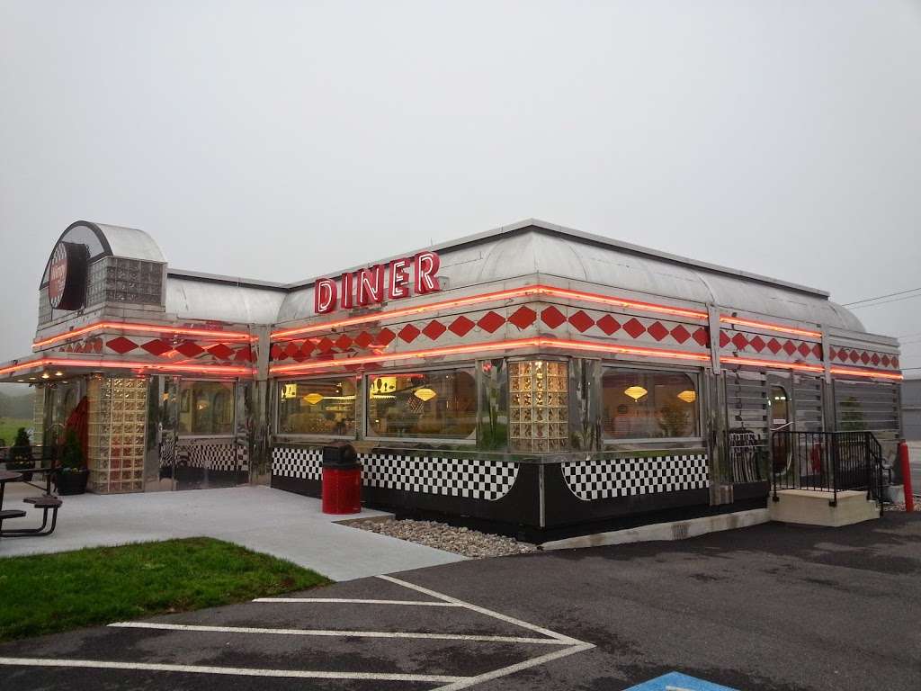 Wimpy & Dees Diner | 5051 Horseshoe Pike, Honey Brook, PA 19344 | Phone: (484) 514-2250