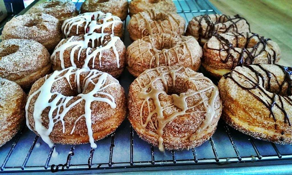 Rolling Pin Donuts | 2153 Las Posas Rd, Camarillo, CA 93010 | Phone: (805) 482-8711