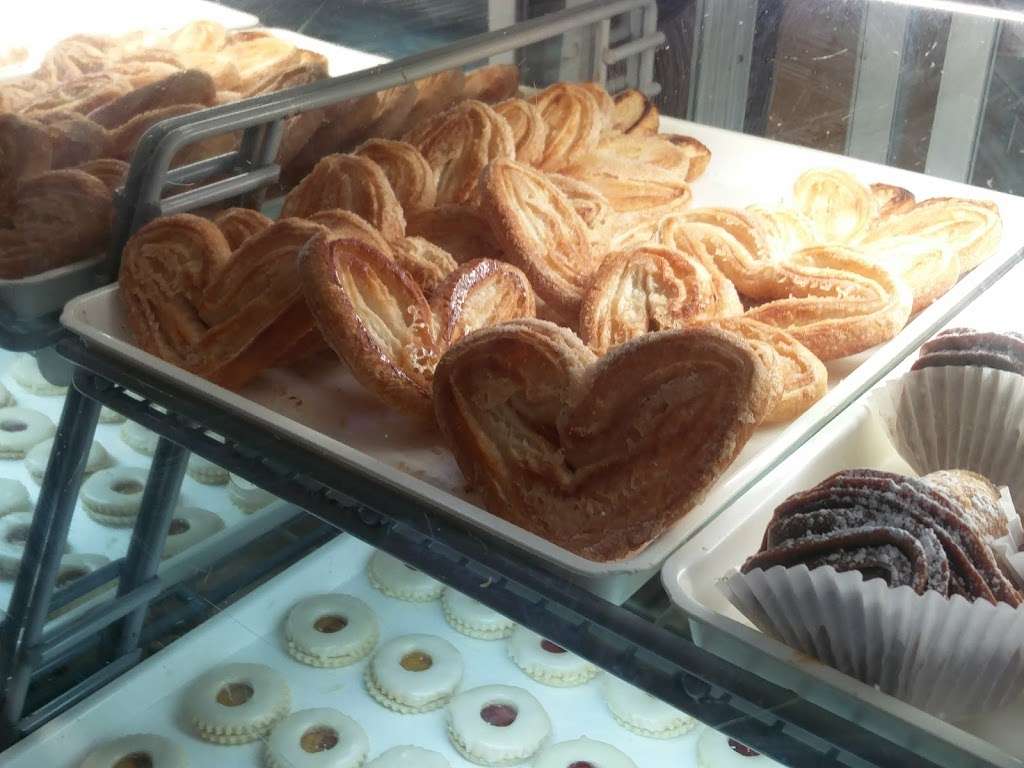 Manenas Pastry Shop & Deli | 11018 Westheimer Rd, Houston, TX 77042, USA | Phone: (713) 278-7139