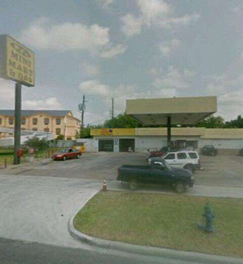 P Js Mini Mart & Gas | 10533 East Fwy, Houston, TX 77029, USA | Phone: (713) 673-0332