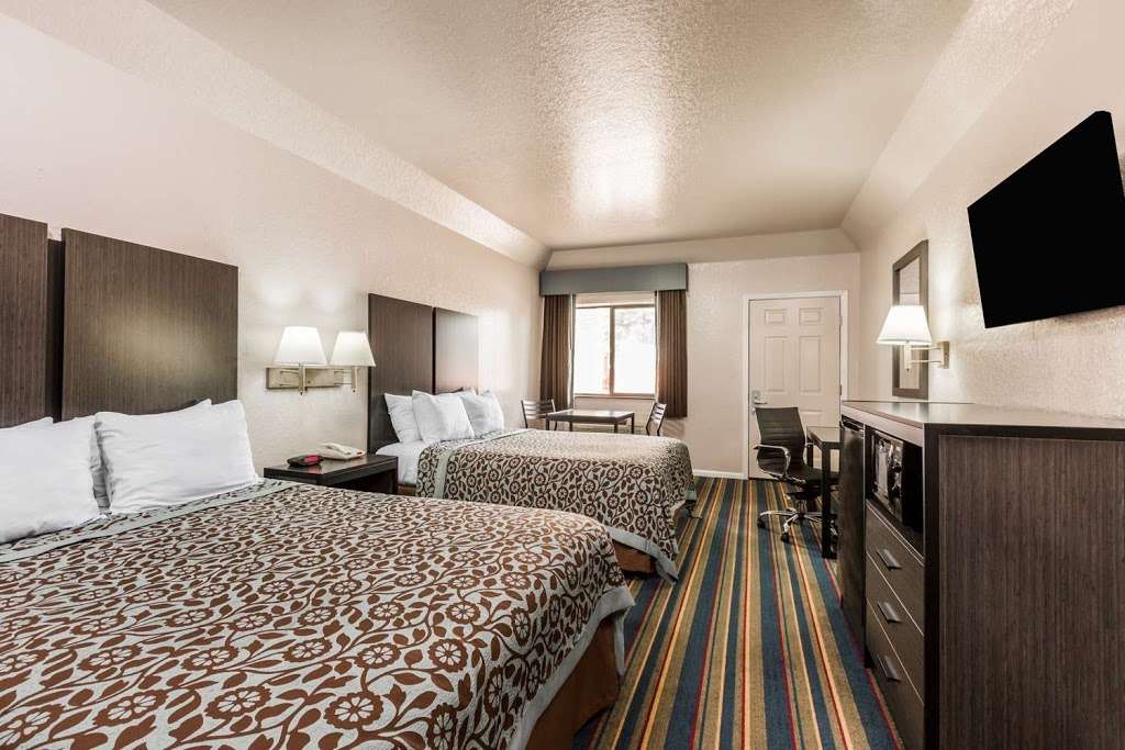 Days Inn by Wyndham Dickinson TX | 3710 Gulf Fwy, Dickinson, TX 77539 | Phone: (281) 534-9800