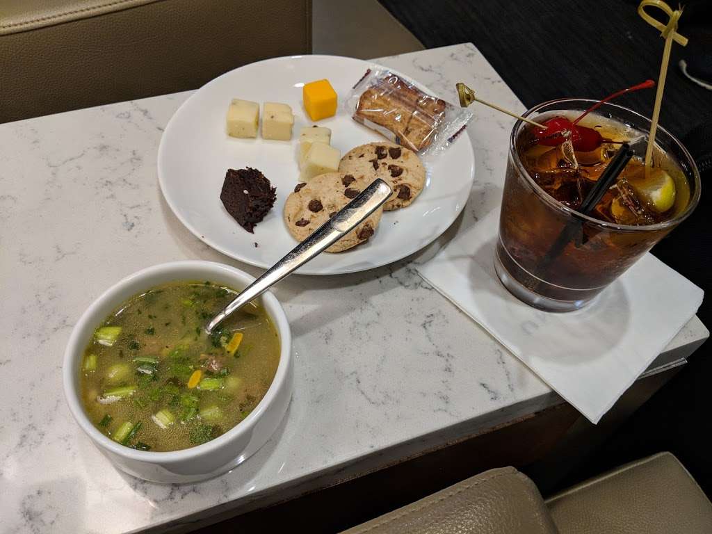 United Club | S Airport Blvd, San Francisco, CA 94128, USA