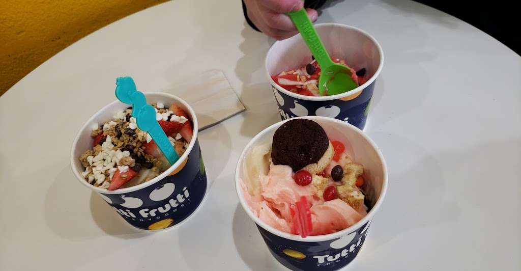 Tutti Frutti | Paradise Valley Plaza, 3334 N Texas St C, Fairfield, CA 94533, USA | Phone: (707) 422-0448