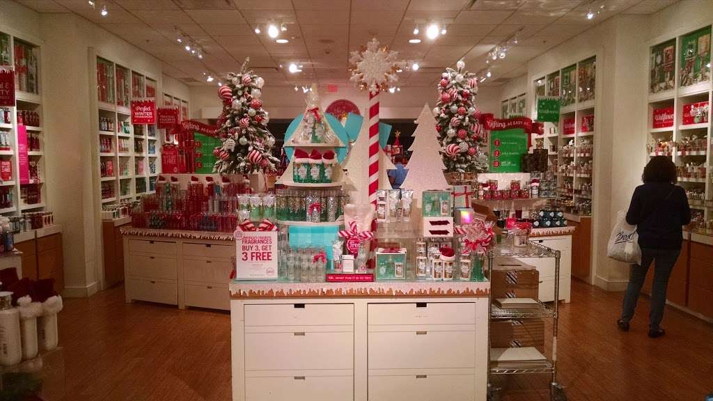 Bath & Body Works | Dover Mall, 1365, N Dupont Hwy, Dover, DE 19901, USA | Phone: (302) 736-3755