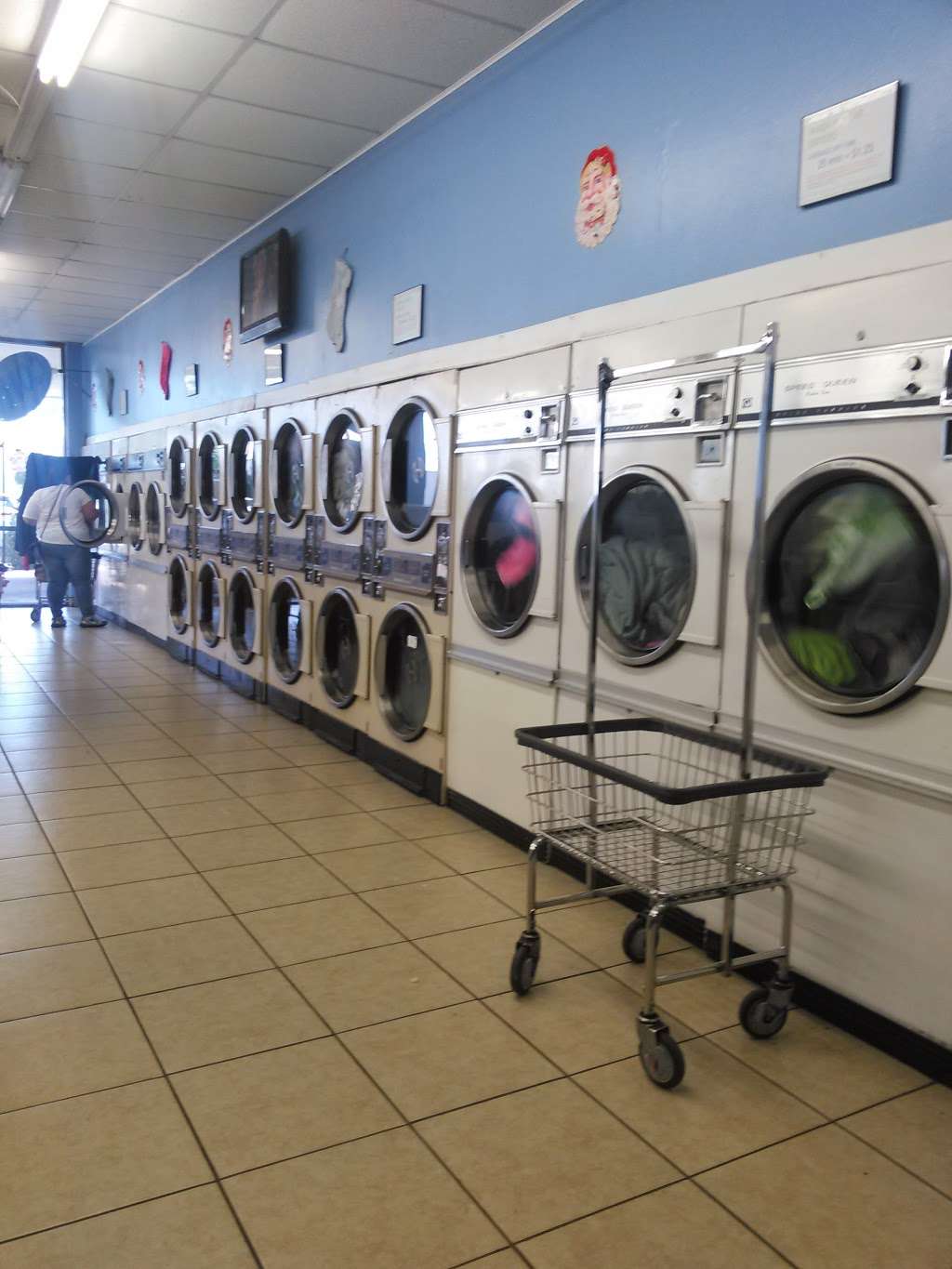 Wash N Wear Laundromat | 1640 N Scottsdale Rd, Tempe, AZ 85281, USA | Phone: (480) 387-2300