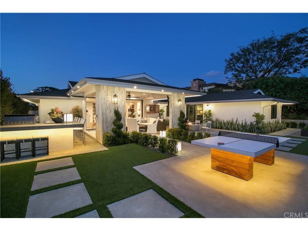 Brandon Hobbs Real Estate Group | 341 Bayside Dr, Newport Beach, CA 92660, USA | Phone: (714) 765-9880