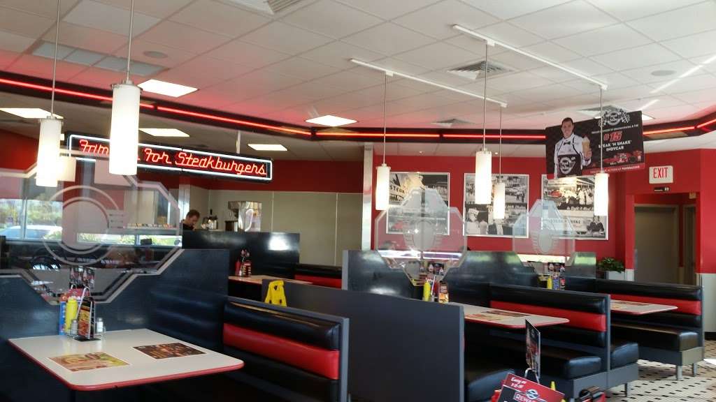 Steak n Shake | 2202 W Southport Rd, Indianapolis, IN 46217, USA | Phone: (317) 884-0082