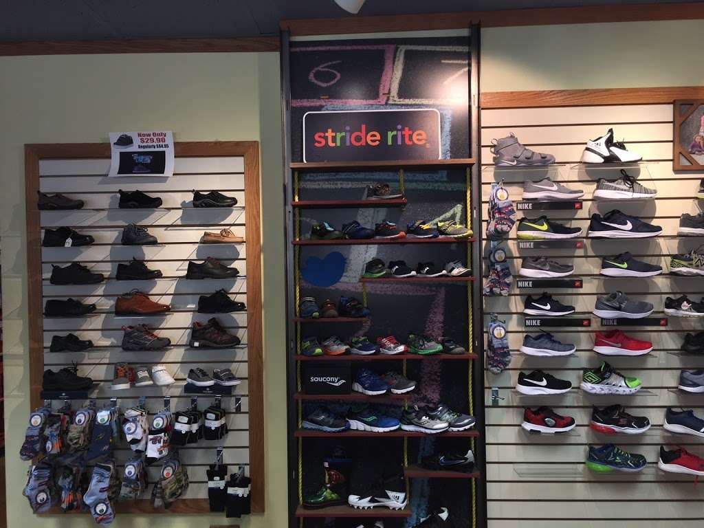 Golden Shoes | 12212 S Harlem Ave, Palos Heights, IL 60463, USA | Phone: (708) 448-3580
