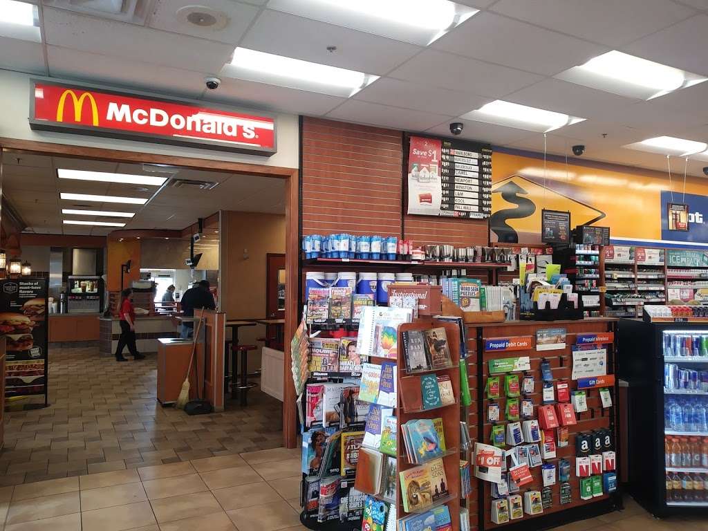 Pilot Travel Center | 16921 Halfway Blvd, Hagerstown, MD 21740, USA | Phone: (301) 582-6111