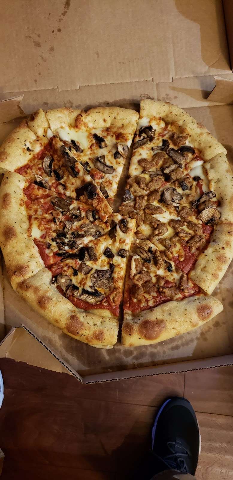 Pizza Hut | 2042 W 47th St, Chicago, IL 60609, USA | Phone: (773) 376-4700