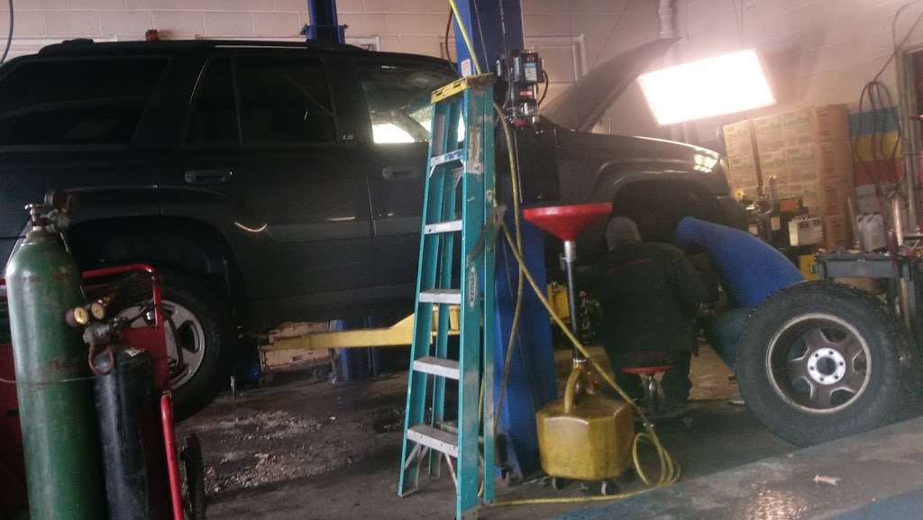 Ricks Automotive | 224 W 29th St, Anderson, IN 46016, USA | Phone: (765) 393-3901