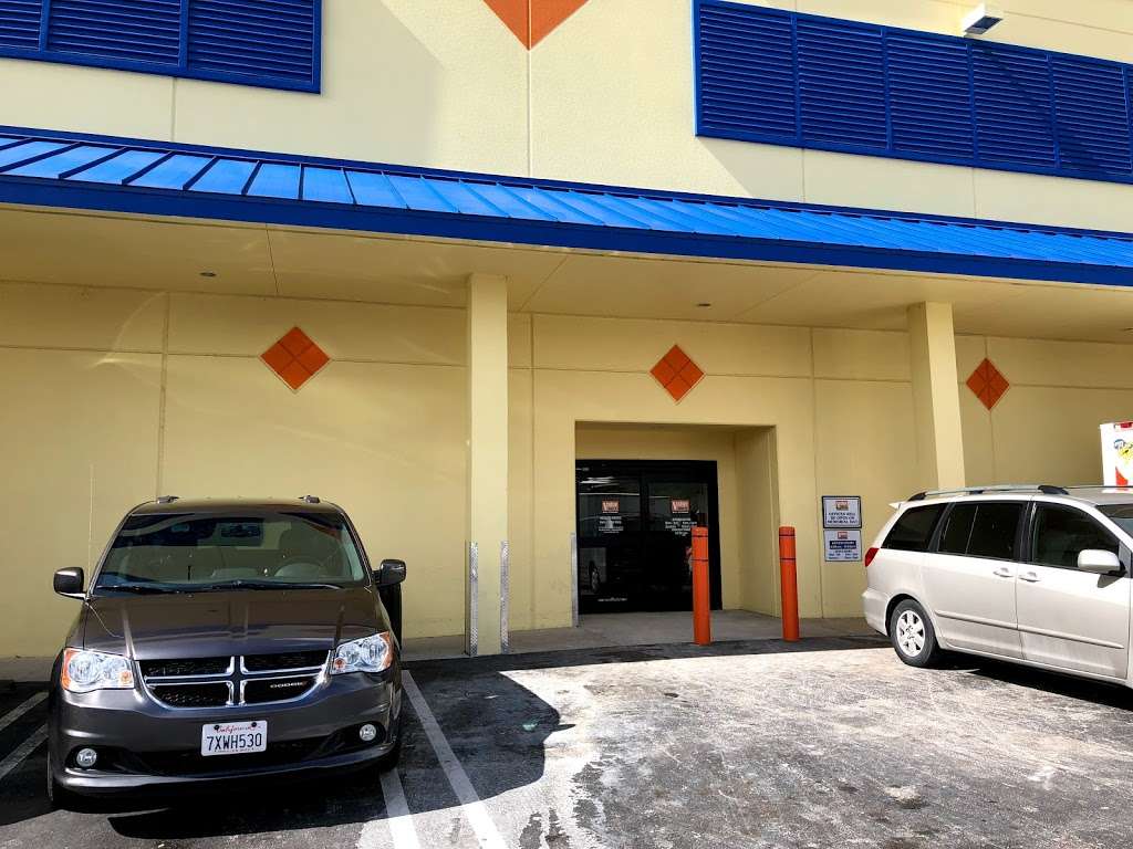 Value Store It Self Storage Doral | 5900 NW 102nd Ave, Doral, FL 33178 | Phone: (305) 592-4455