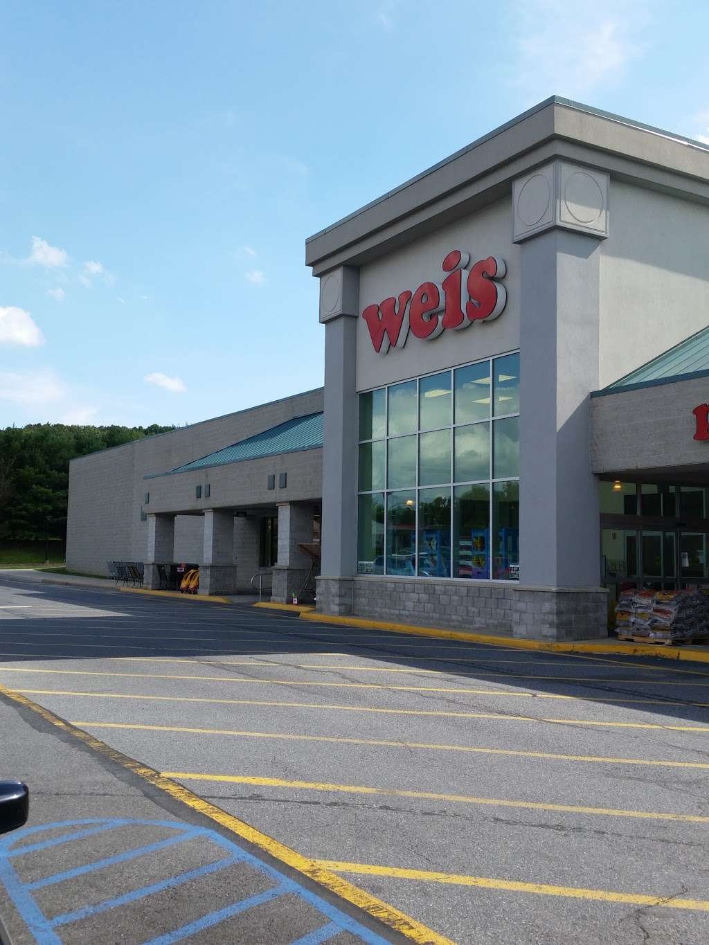 Weis Markets in 1400 Stony Battery Rd, Lancaster, PA 17601, USA