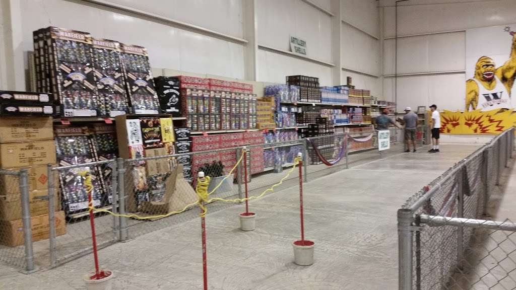 Mr. W Fireworks Superstore | 12444 Hwy 90 W, San Antonio, TX 78252, USA | Phone: (210) 622-3112