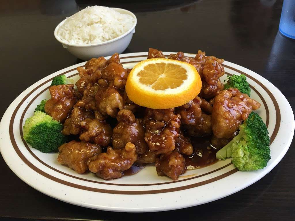 New China Restaurant | 723 Oregon St, Hiawatha, KS 66434, USA | Phone: (785) 742-2555