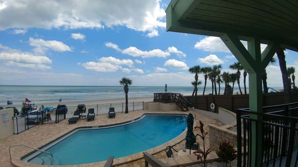 Micks Beach Hideaway | 2009 S Atlantic Ave, Daytona Beach Shores, FL 32118, USA | Phone: (386) 679-9333