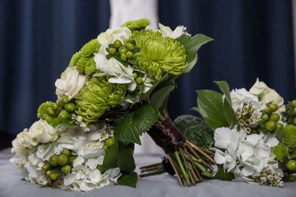 Pesche's Greenhouse, Floral Shop & Gift Barn 4080 WI50, Lake Geneva