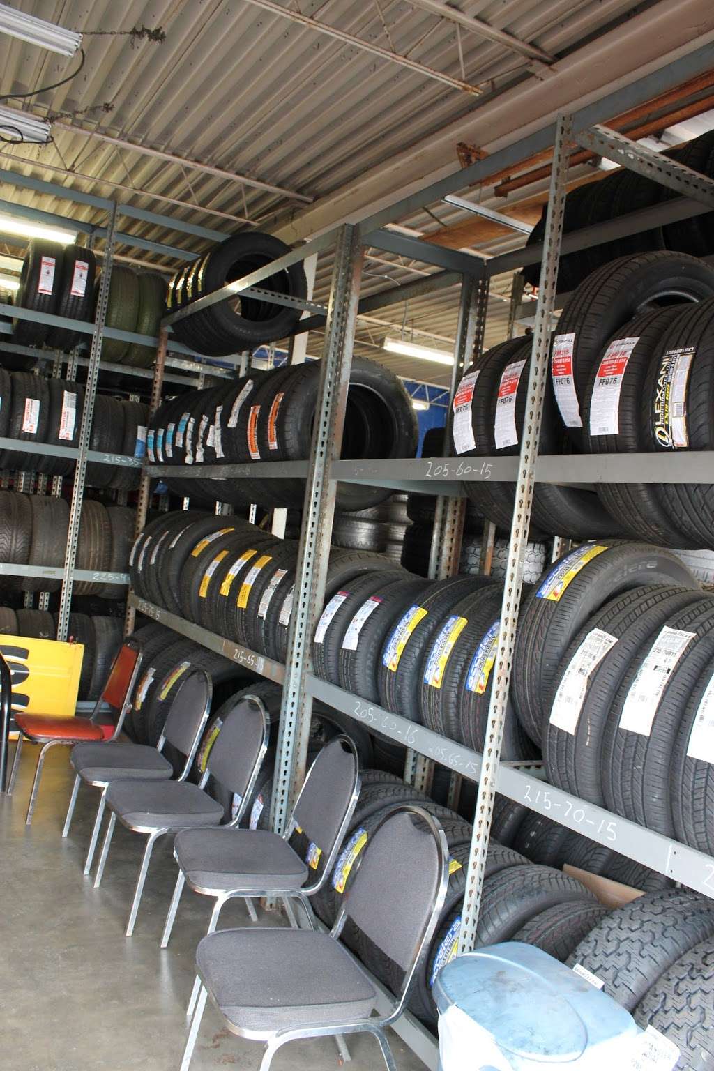 Muñoz Tires Service | 1111 E 4th St, Santa Ana, CA 92701, USA | Phone: (714) 647-0154