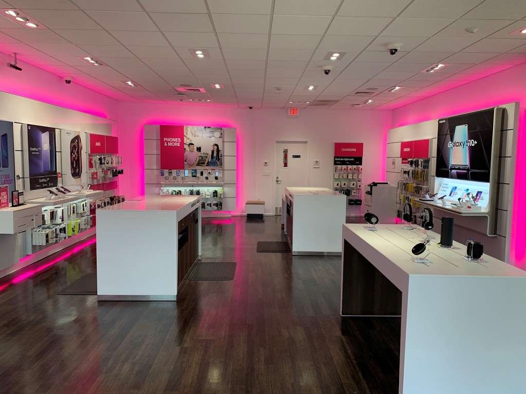 T-Mobile | 2125 Catawba Valley Blvd SE, Hickory, NC 28601, USA | Phone: (828) 261-0318