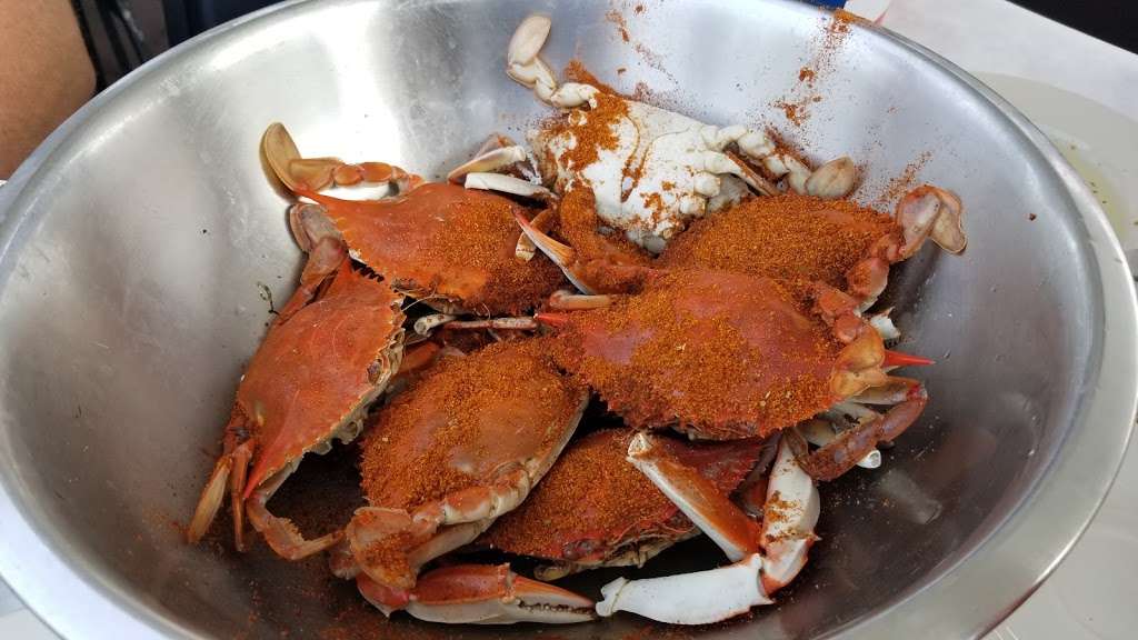 Clementes Maryland Crab House | 3939 Emmons Ave, Brooklyn, NY 11235, USA | Phone: (718) 646-7373