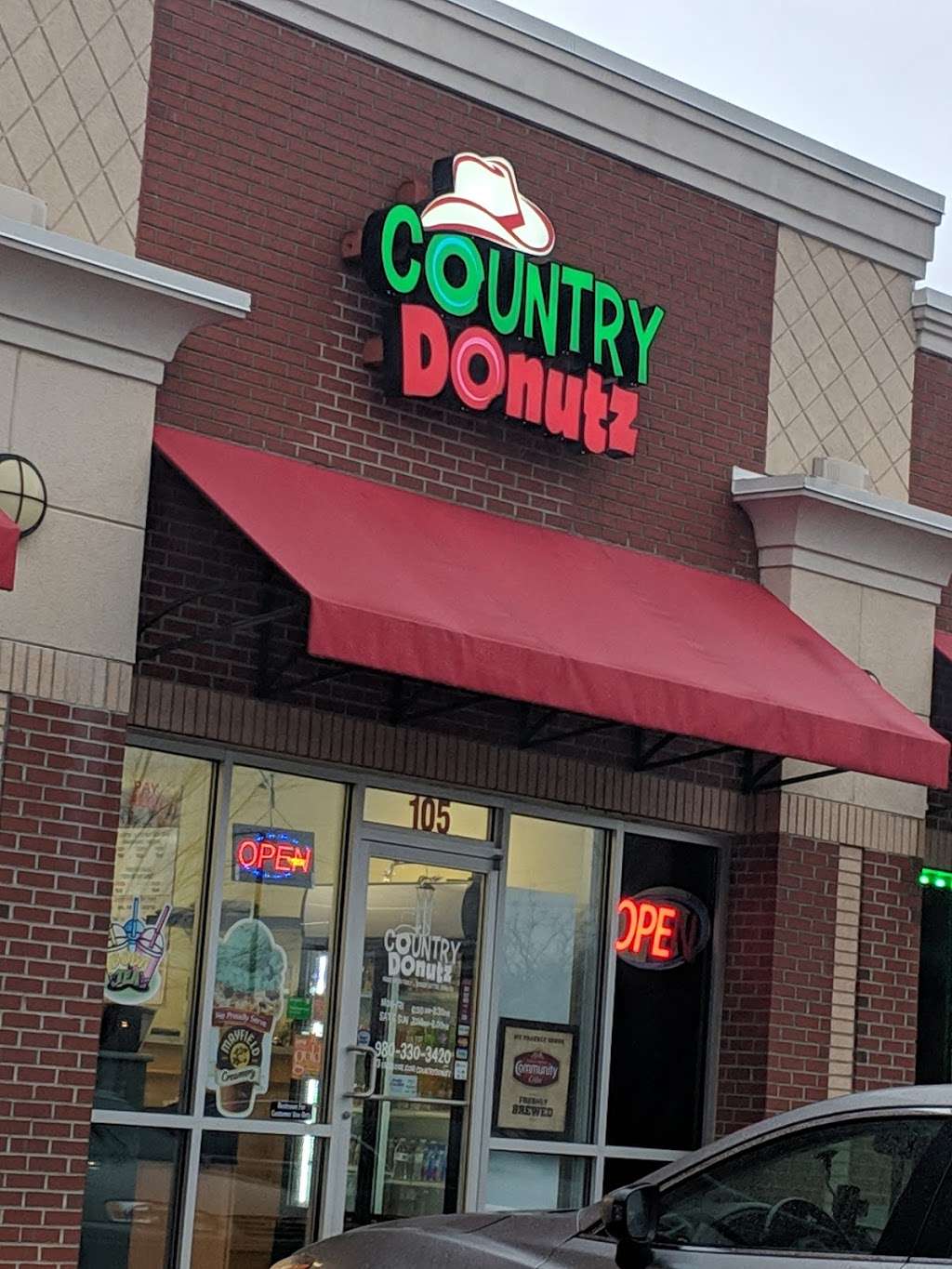 Country Donutz | 475 Jake Alexander Blvd W #105, Salisbury, NC 28147, USA | Phone: (980) 330-3420