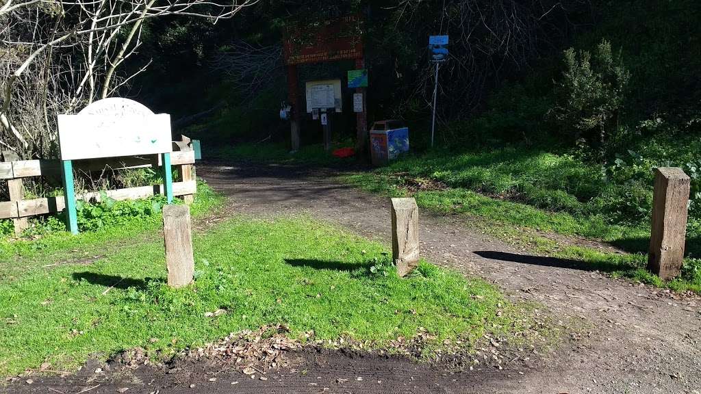 El Centro Trailhead (Dimond Canyon) | El Centro Ave, Oakland, CA 94602, USA