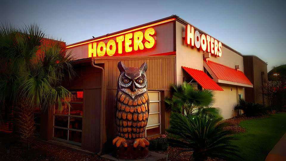 Hooters | 20796 Gulf Fwy, Webster, TX 77598, USA | Phone: (281) 332-9464