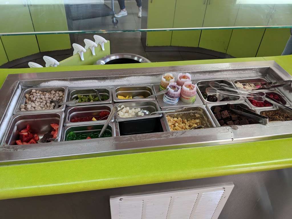 Menchies Frozen Yogurt | 26865 Sierra Hwy, Newhall, CA 91321, USA | Phone: (661) 250-0500