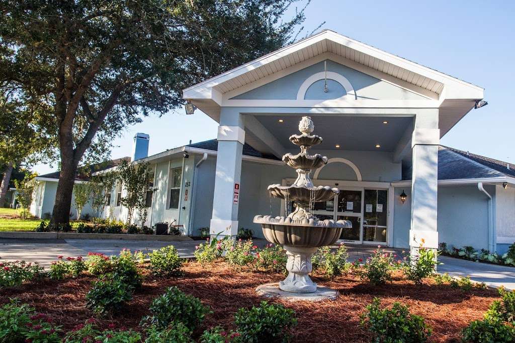 Magnolia Manor Assisted Living | 252 Forest Lake Blvd, Daytona Beach, FL 32119, USA | Phone: (386) 760-7174