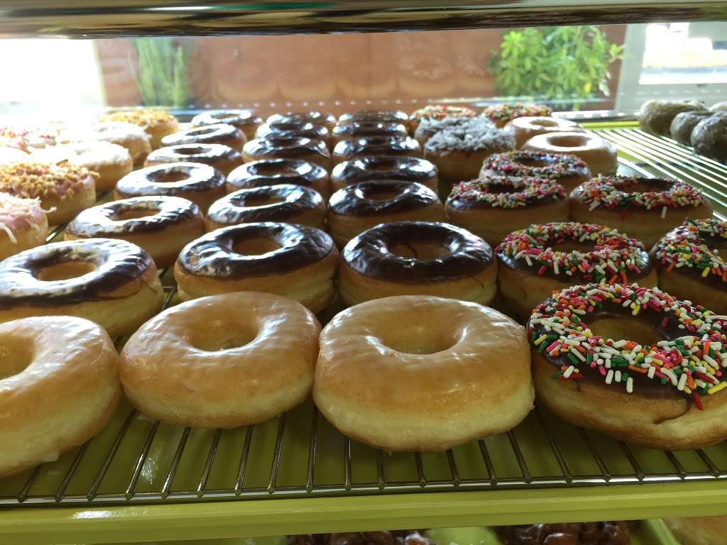 Donut palace | 27104 US-290, Cypress, TX 77433, USA | Phone: (281) 256-0333